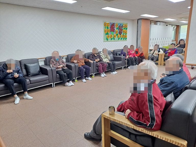 [하안노인주간보호센터] 10월 26일 공연관람
